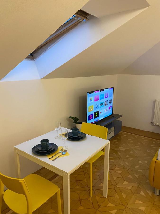 Small But Charming-Yellow Appartement Baden Exterior foto