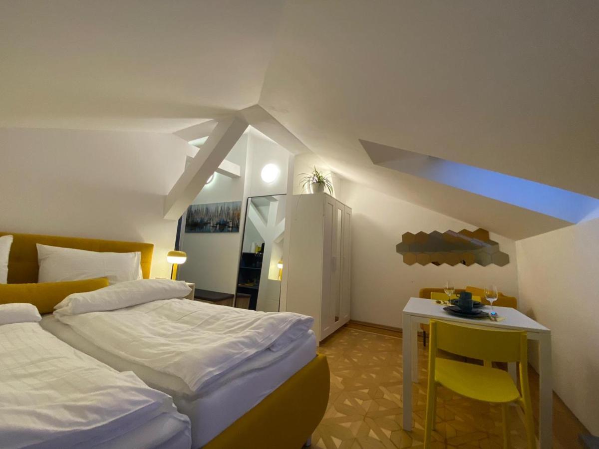 Small But Charming-Yellow Appartement Baden Exterior foto