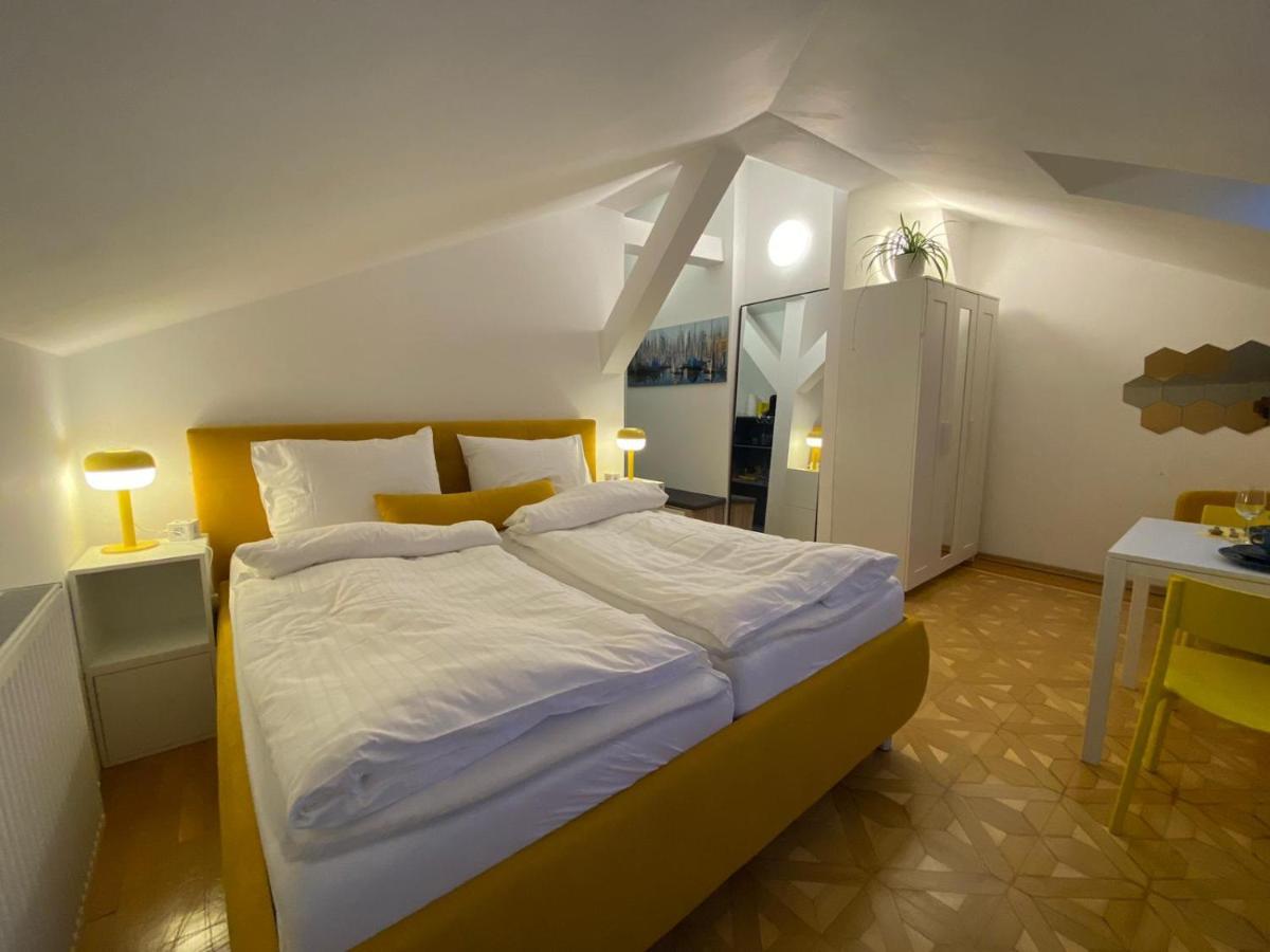 Small But Charming-Yellow Appartement Baden Exterior foto