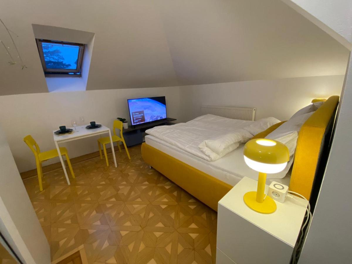 Small But Charming-Yellow Appartement Baden Exterior foto